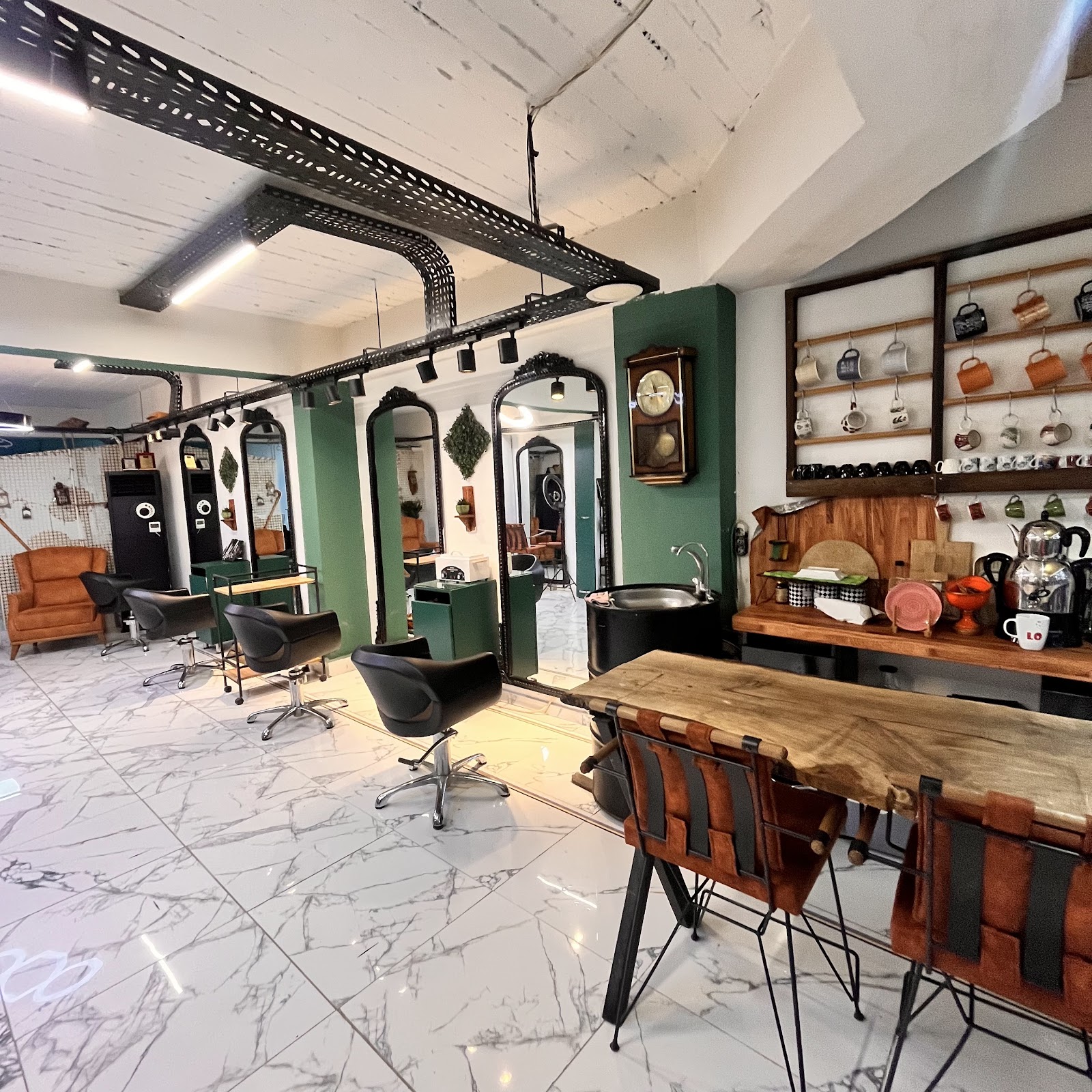 Zübeyde Dalbudak peak Hair Design Salon
